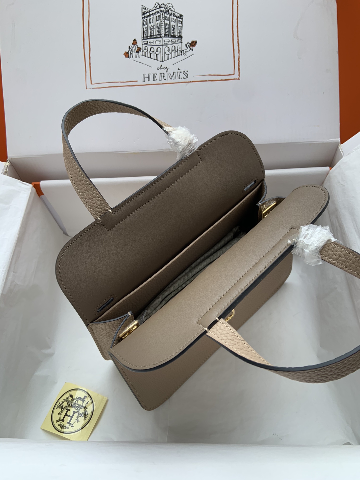 Hermes Halzan 25 Handbag Shoulder Bag In Trench Clemence Leather